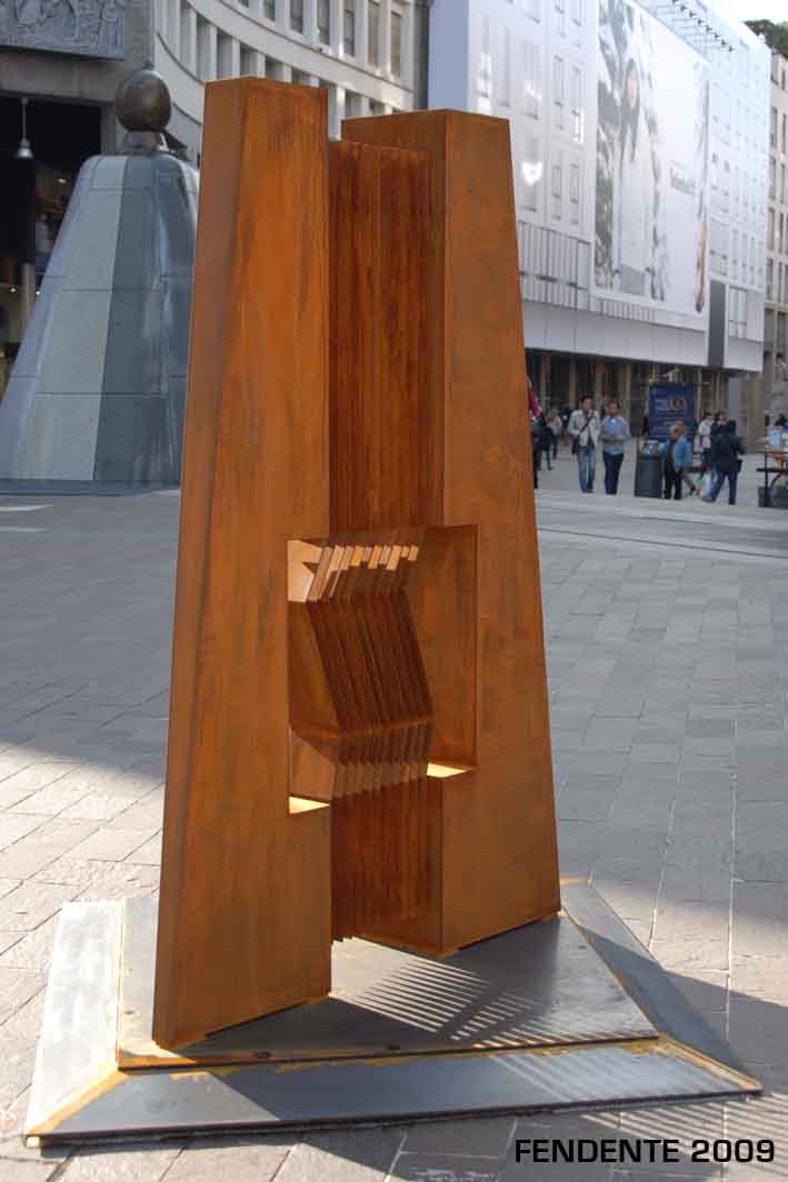 SITO FENDENTE, 2009, 110X110 Xh202 Acciao Corten .jpg